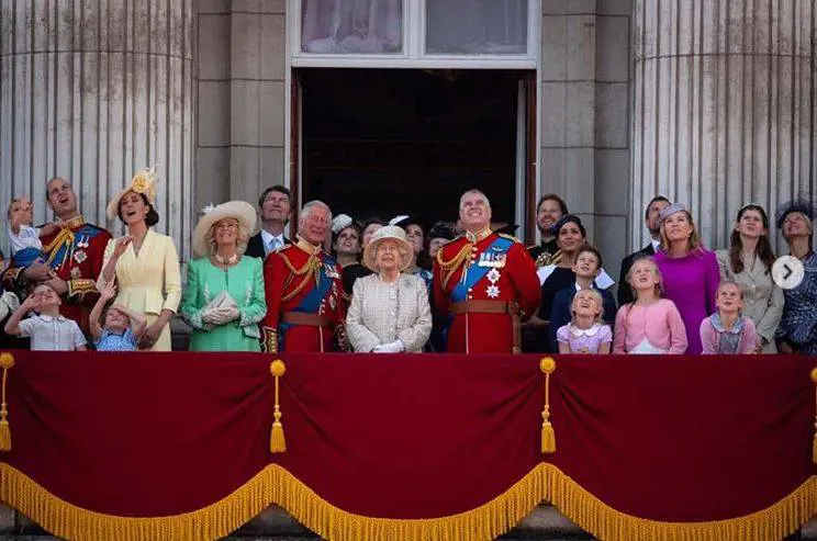 I duchi di Sussex e Cambridge erano distanti al Trooping The Colour. C'è una lite di corte in corso?