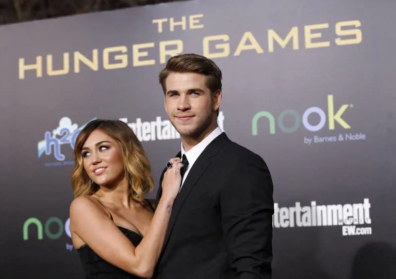 "Niente è cambiato". Miley Cyrus festeggia i suoi 10 anni d’amore con Liam Hemsworth 