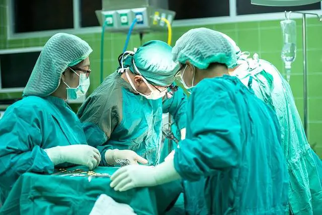 Censis, sanità pubblica troppo lenta: 20 milioni di italiani costretti a pagarsi le cure di tasca propria