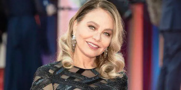 "Giochi sullo scambio di persona". Fan confusi sul nudo di Ornella Muti