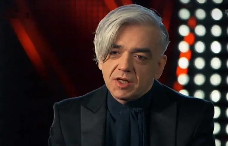 Morgan in polemica con Rai 2 per lo speciale su David Bowie. Poi cancella il post 