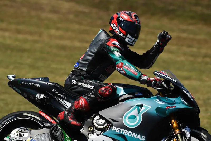 Quell'italiano dietro la Suzuki che va verso il titolo
