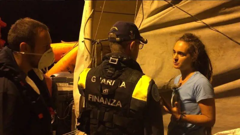 Ora Sea Watch chiede soldi: "Aiutateci a pagare le multe..."