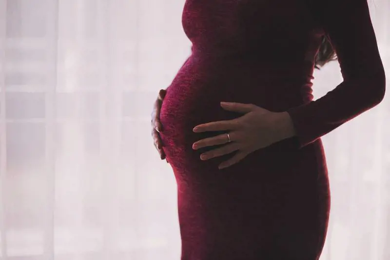 Ginecologo mette incinte decine di ignare pazienti usando il proprio seme