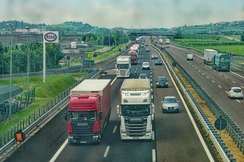 Contromano per 6 chilometri in autostrada