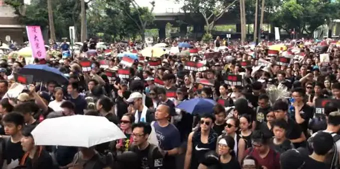 Hong Kong, blocco dei siti porno per spingere le persone in piazza