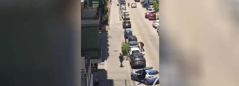 Caserta, ex militare minaccia strage: sparatoria in pieno centro