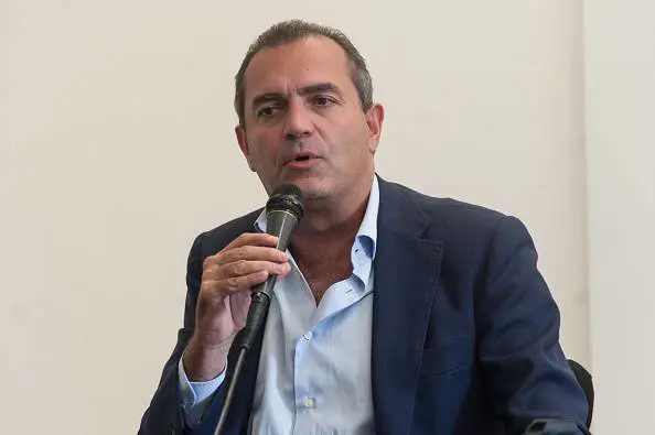 Il fratello di De Magistris attacca Marinella: "Da lui parole poco eleganti. Non ho avuto favoritismi"