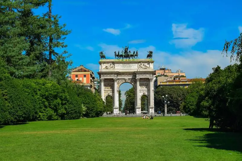 Due assalti al parco Sempione. Tre giovani feriti in poche ore
