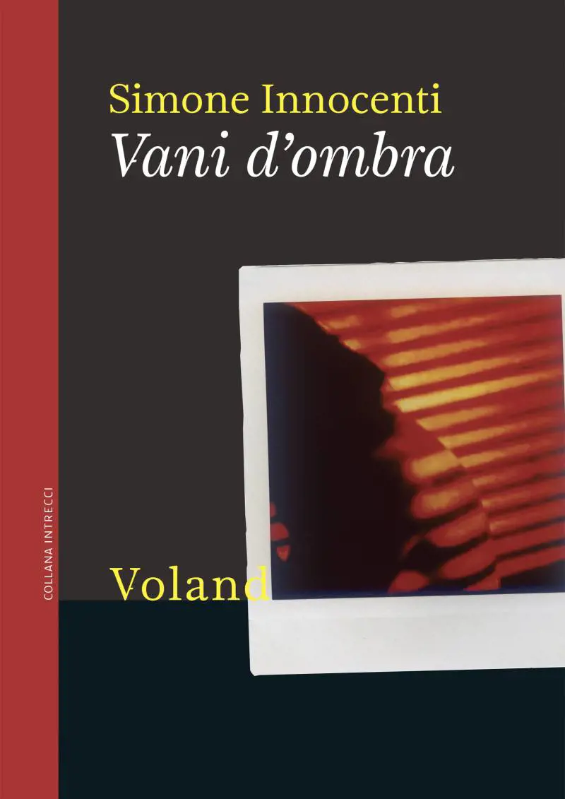"Vani d'ombra" da cui spiare la luce bianca della follia