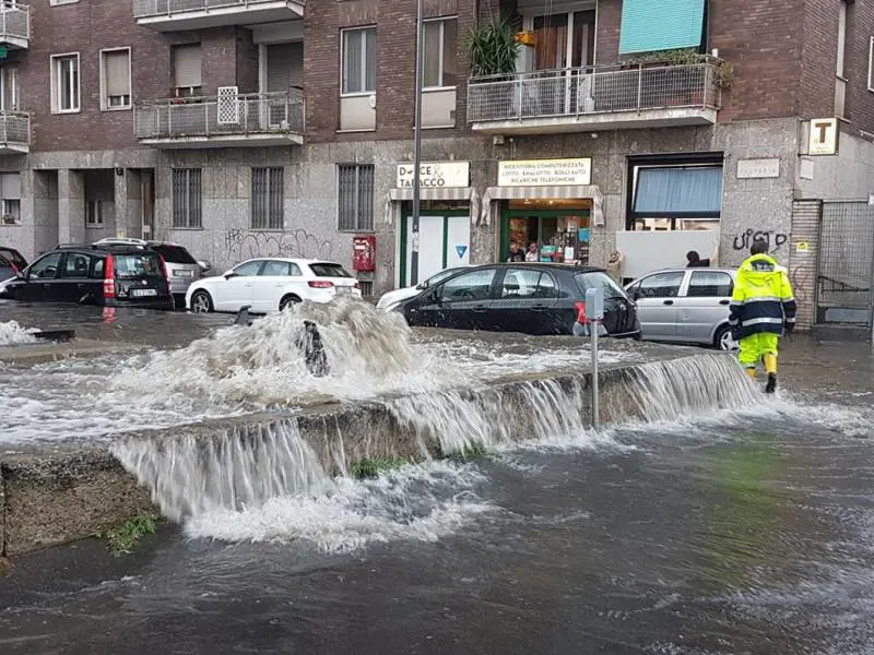 Nubifragi e vento, un morto e feriti al Nord