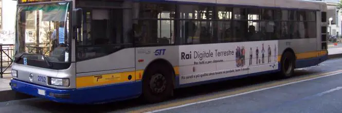 Si fa consegnare soldi da turiste senza biglietto: arrestato un controllore