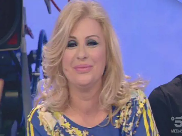 Tina Cipollari a dieta: entro Natale dovrà perdere 20 kg. E rivela quanto pesa