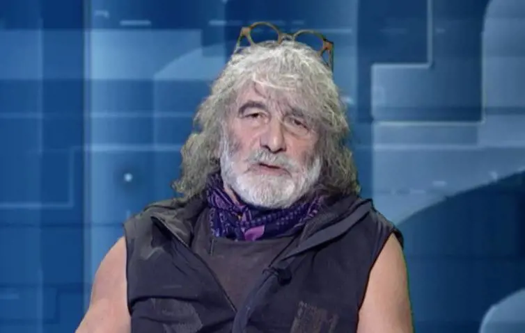 Corona contro Grillo: "No voto ad anziani? Gli leverei la parola..."