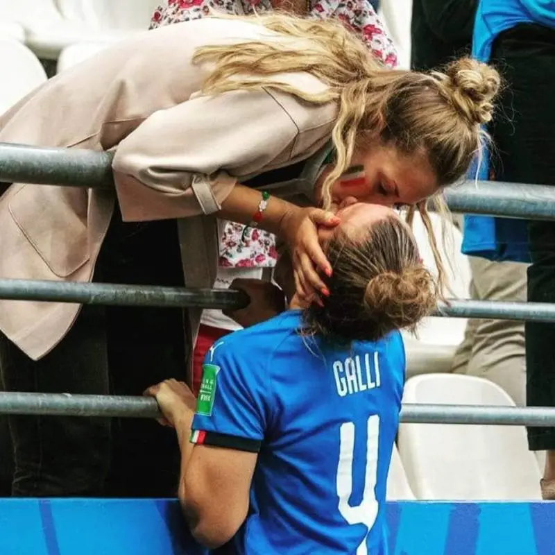 L'ultima gaffe della Cirinnà: "Cara Monica, la Galli bacia la sorella"