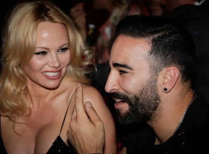 Adil Rami risponde a Pamela Anderson sui social: "Non ho una doppia vita ma…"