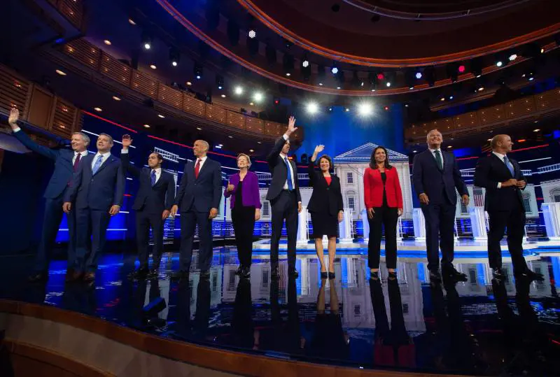 Corsa al candidato "dem", la sfida è in tv. Nel primo dibattito spicca l'outsider Castro