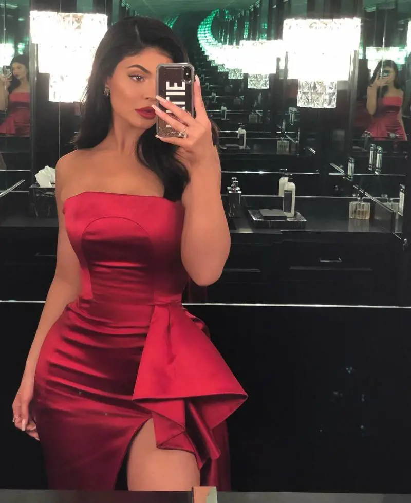 Kylie Jenner, le vacanze con le amiche sono a bordo di un jet privato personalizzato 