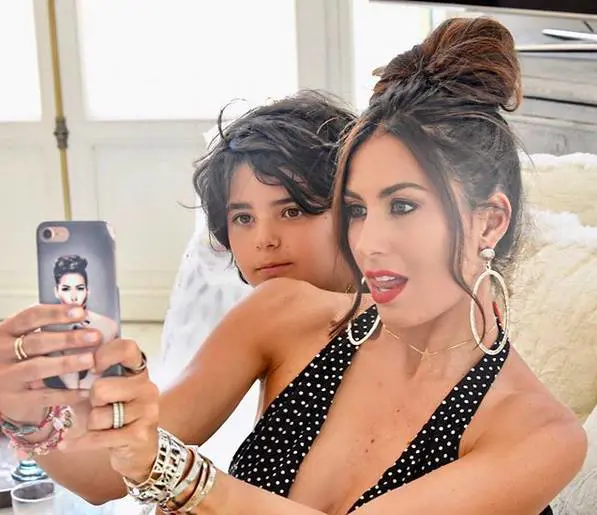 Elisabetta Gregoraci e il selfie che scatena la lite con la fan