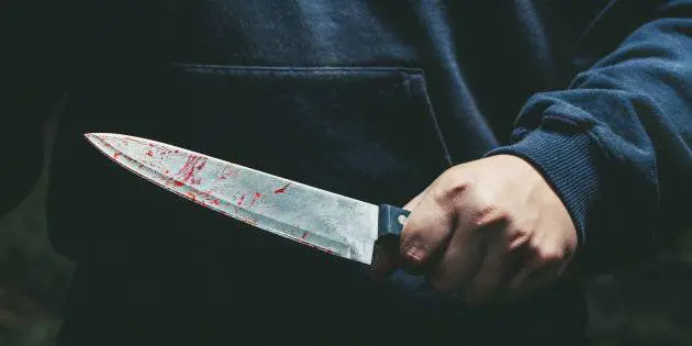 Accoltella un passante e si nasconde in un supermercato. Arrestato
