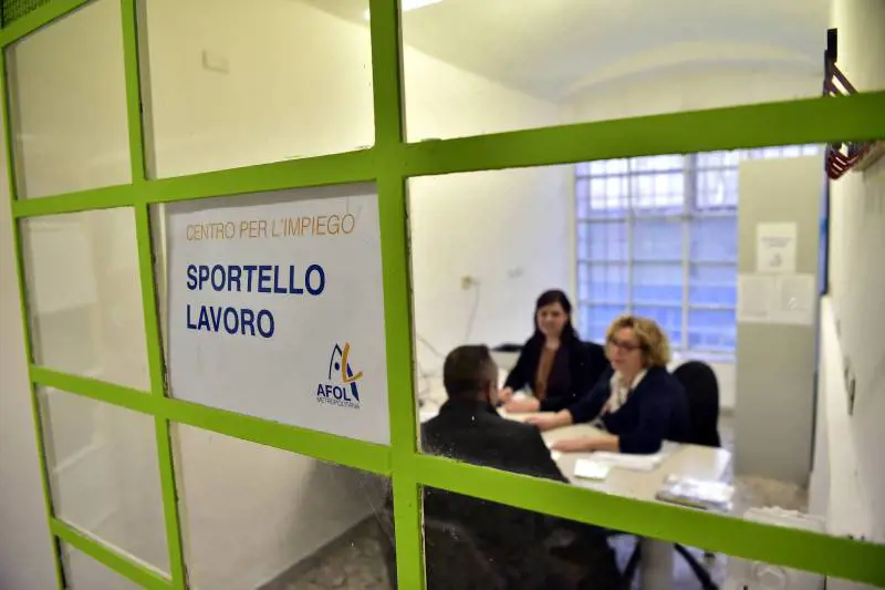 Il flop del reddito 5s: chi incassa non fa lavori socialmente utili