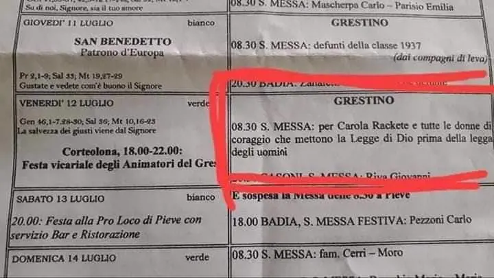 Il parroco dice messa per Carola e le altre delle Ong, Centinaio: "Basta con queste pagliacciate"