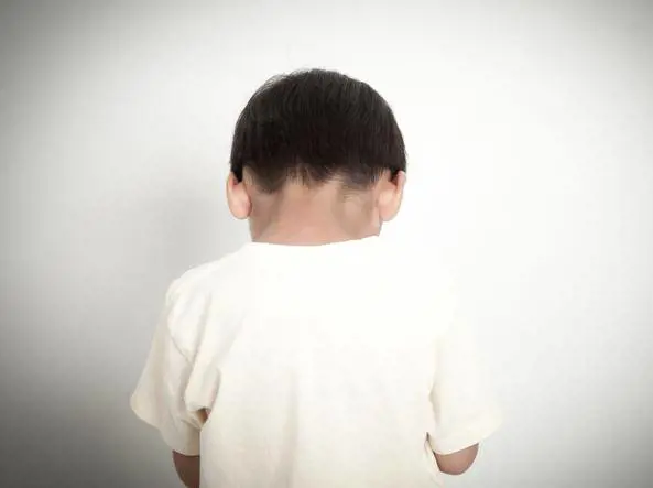 Pugno al bimbo di 9 anni: ivoriana scatena una rissa
