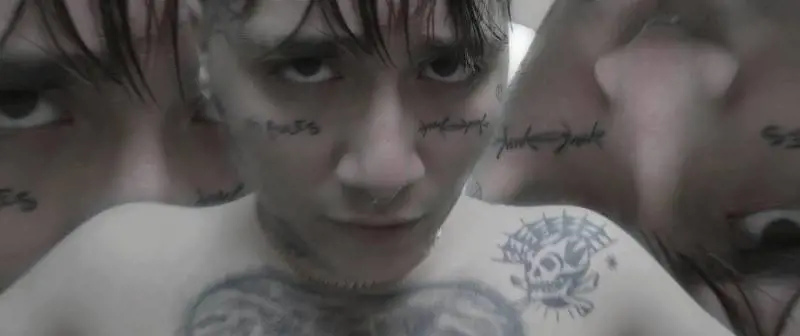 Salmo demolisce la trap: "Adesso canta pure l’eroina"
