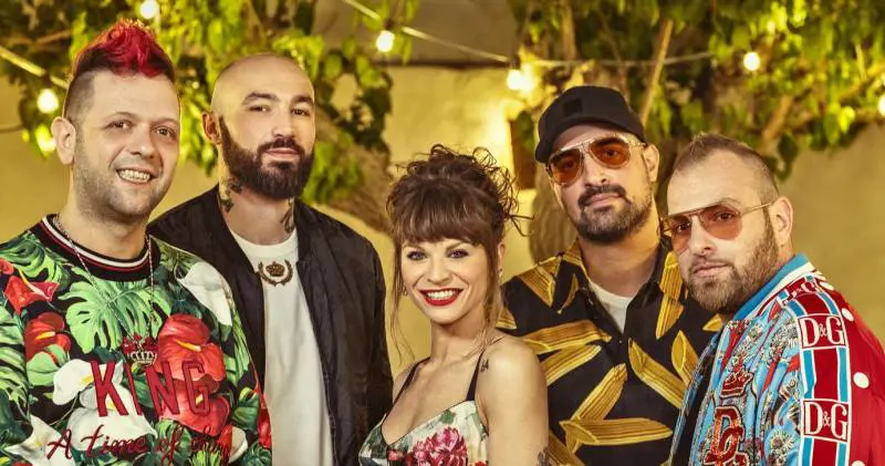 "Siamo nazionalpop e lanciamo tormentoni Ma quanta gavetta..."