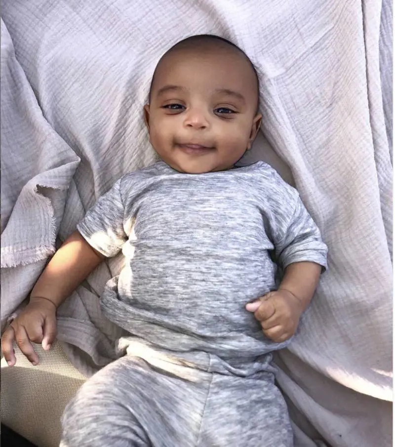 E dopo Archie anche Kim Kardashian mostra il volto del suo quarto figlio