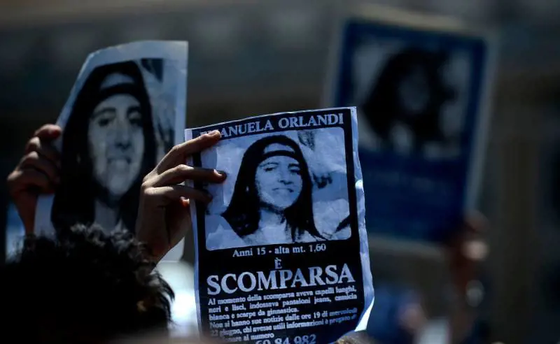 Emanuela Orlandi: una data, un nome, la fascetta. Quegli indizi sospetti al Verano