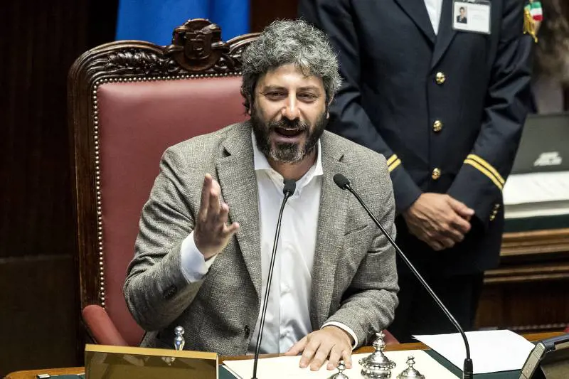 Le truffe? Per Fico "solo qualche furbo...". Ma è guerra sul reddito 5S