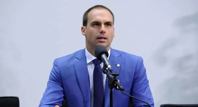 Brasile, Bolsonaro offre al figlio il posto di ambasciatore in Usa
