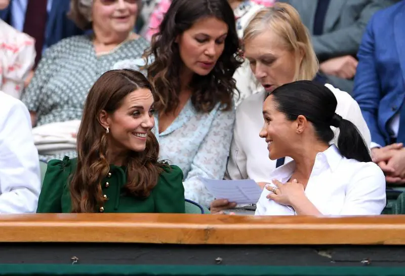 Il silenzioso potere della Corona che protegge Kate e non Meghan