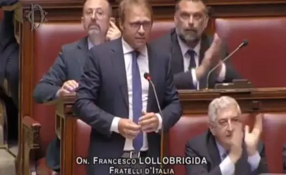 Russiagate, FdI asfalta la sinistra: "Destra mai stata serva, gli eredi del Pci sì…"