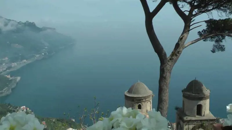 Ravello, la nuova città del peccato: sesso in spiaggia e nei giardini