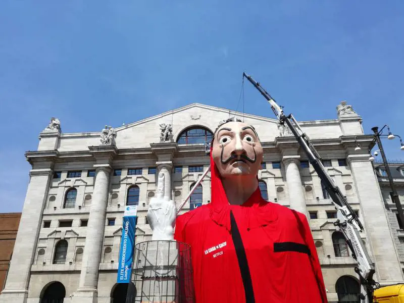 La Casa di Carta in Piazza Affari a Milano