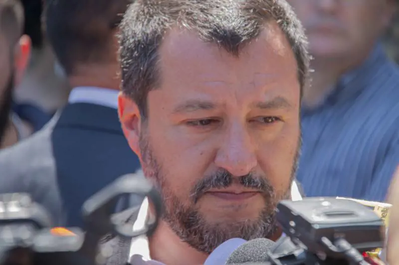 Salvini attacca l'Europa "L'Italia non sarà più il vostro campo profughi"