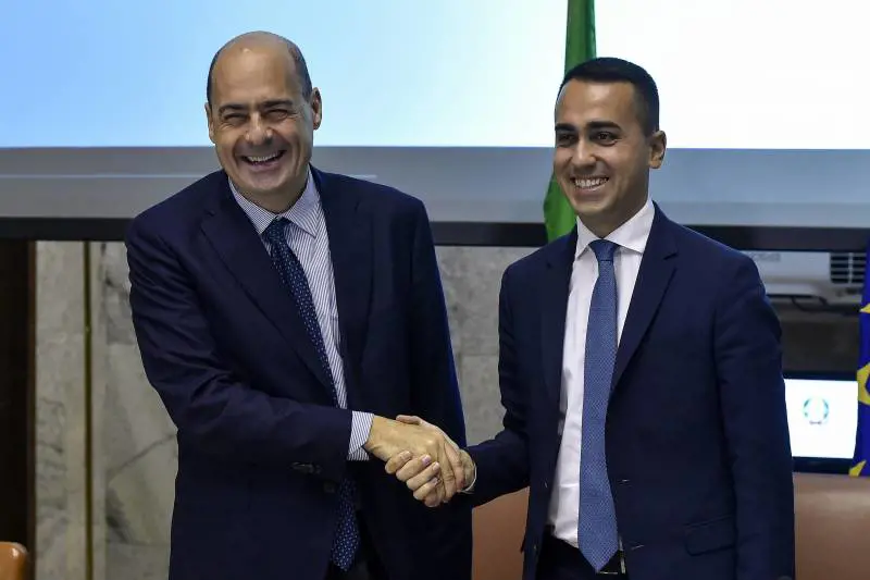 Tasse, manette e porti aperti nel mostro Pd-grillini