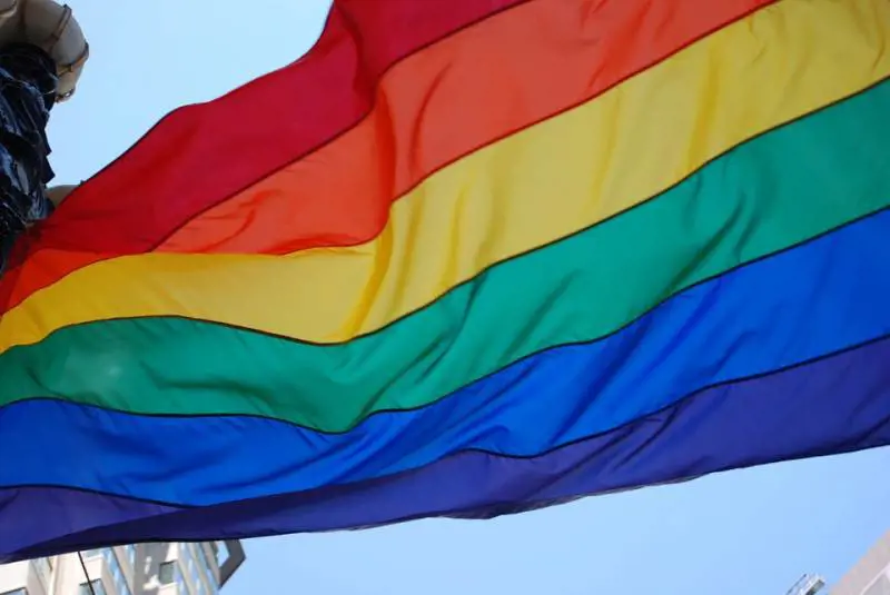 "Così siete transfobici", bufera sul tweet dell'Università di Leicester