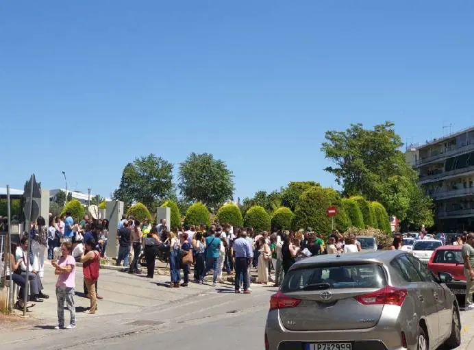 Atene, terremoto di magnitudo 5,3: black-out e gente in strada