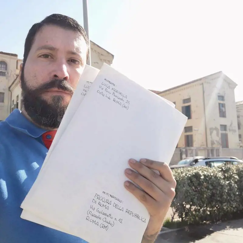 CasaPound denuncia la Raggi: "Utenze pagate ad abusivi"