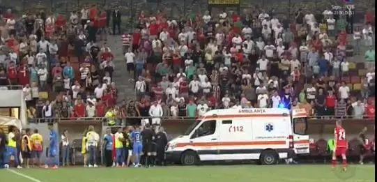 Dinamo Bucarest, choc in campo: infarto per l'allenatore Neagoe