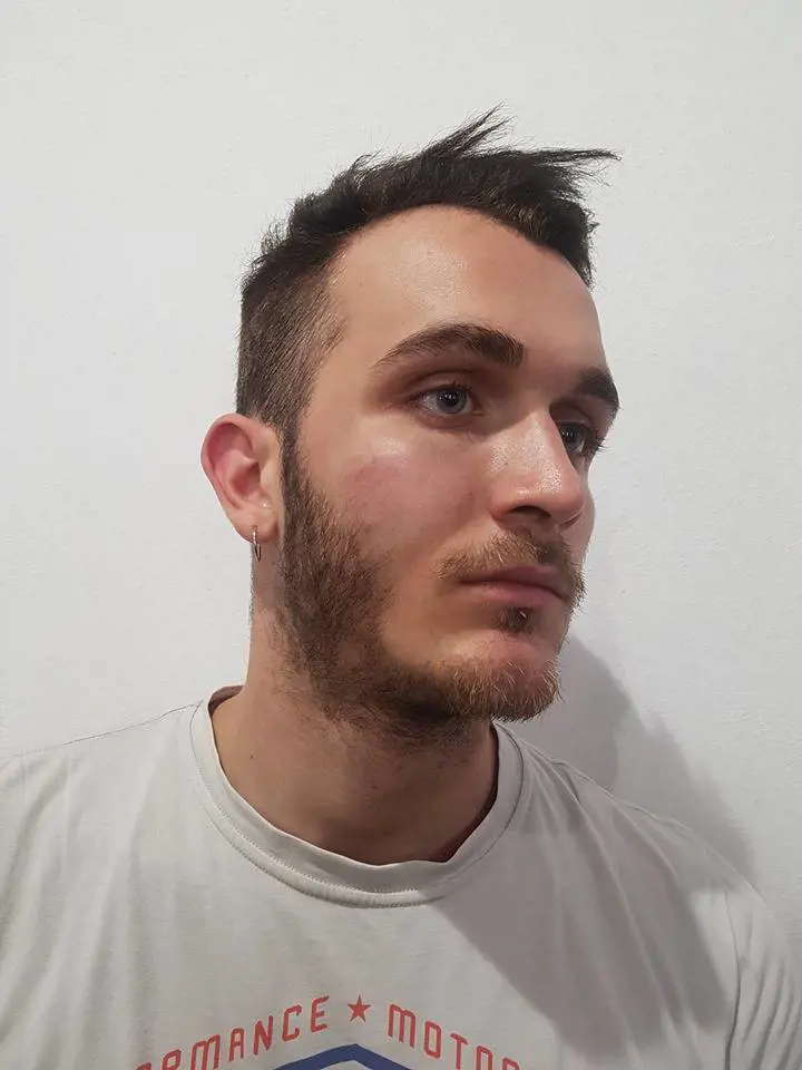 Como, giovane picchiato perché gay: "Sei solo un fr...o"