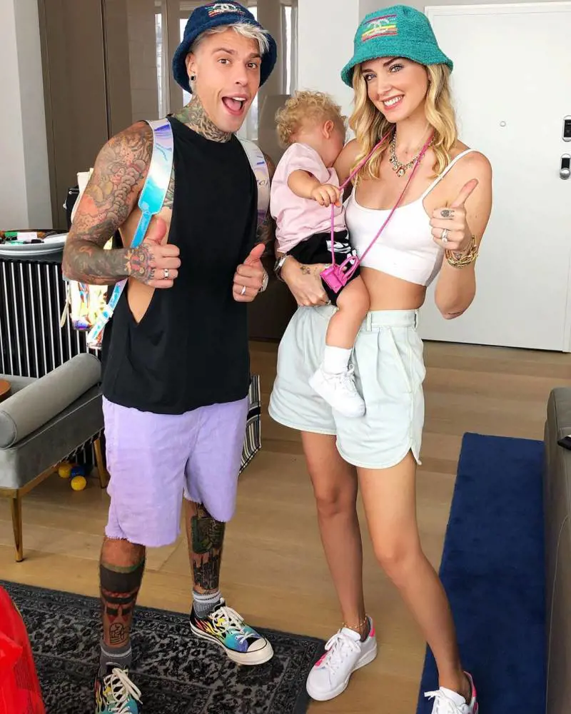 Chiara Ferragni massacrata dai social: "Leone ha le pa**e piene di te e delle tue foto"