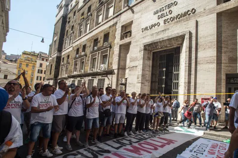 Whirlpool incontra Di Maio: "Siamo sulla strada giusta"
