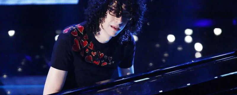 Giovanni Allevi racconta il distacco della retina: "Ho continuato a suonare sul palco. Mi sono sentito un eroe"