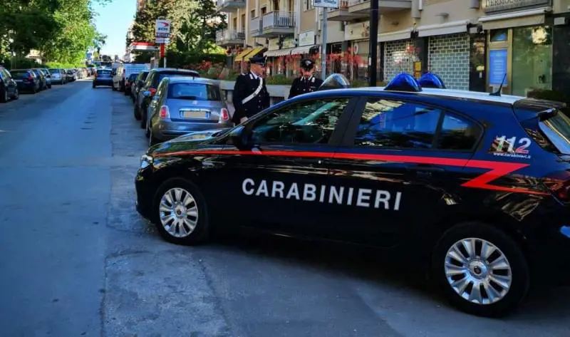 Dopo la foto in caserma, trasferito il militare che ha bendato l'americano Elder