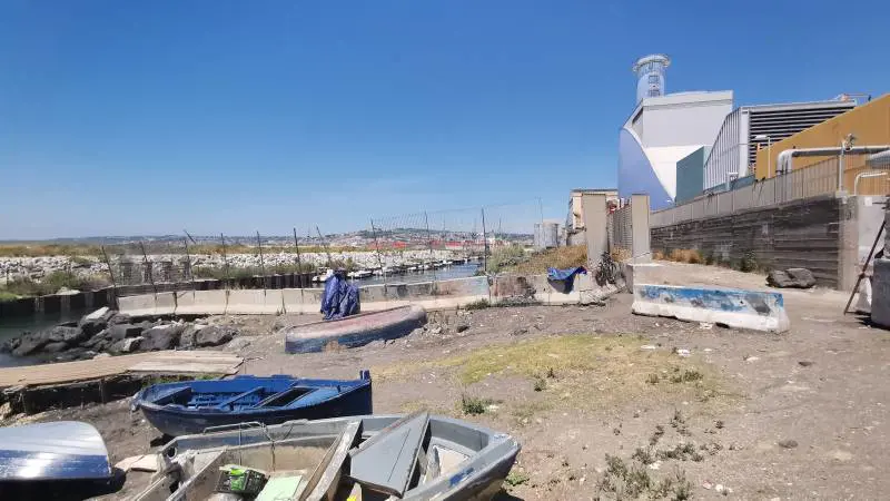 Napoli, il mare negato di San Giovanni a Teduccio