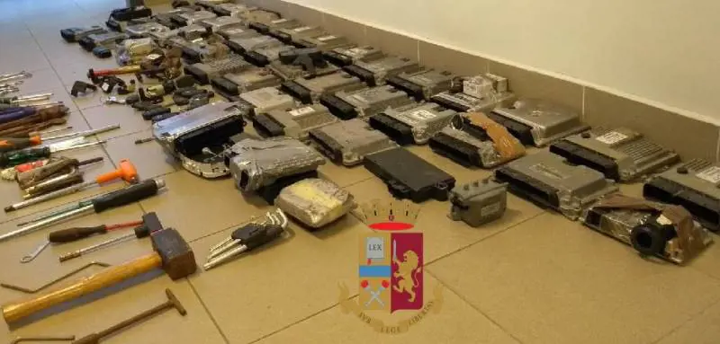 In casa il kit per scassinare e rubare le auto